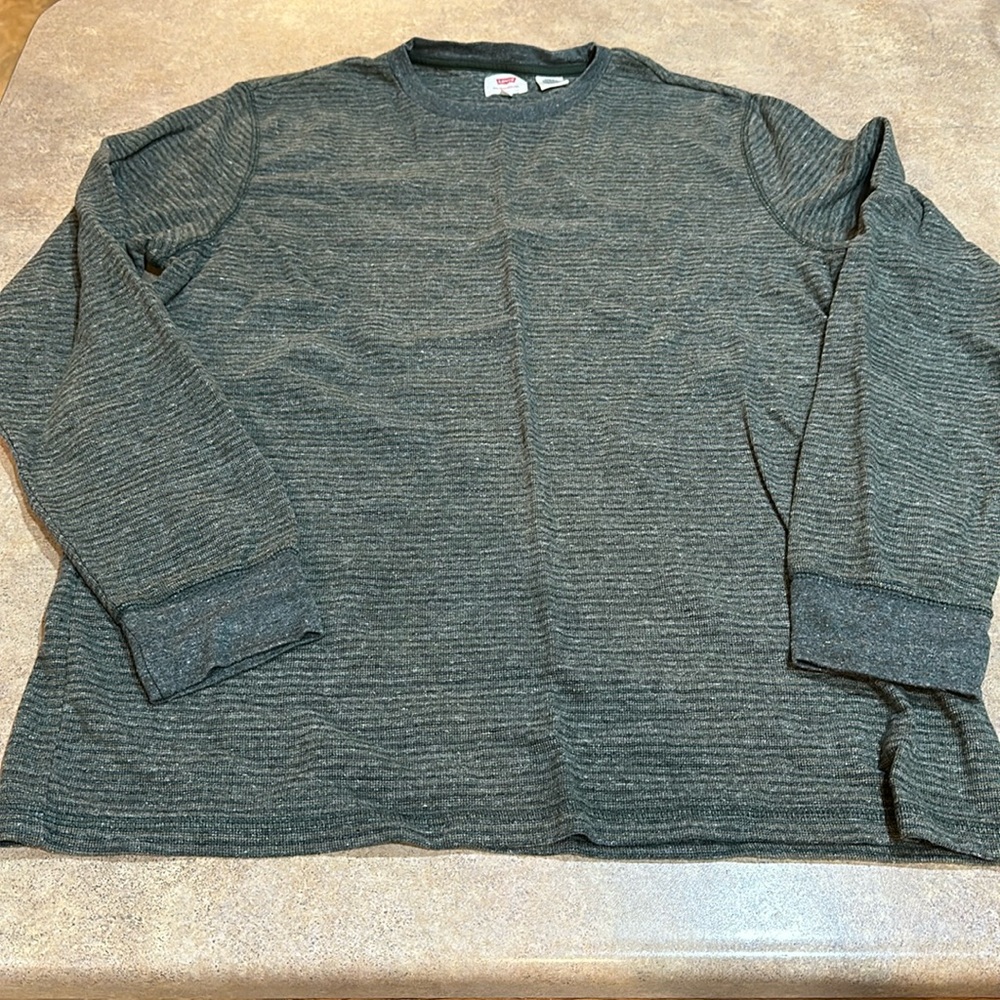 Men’s Levi’s shirt, size XL